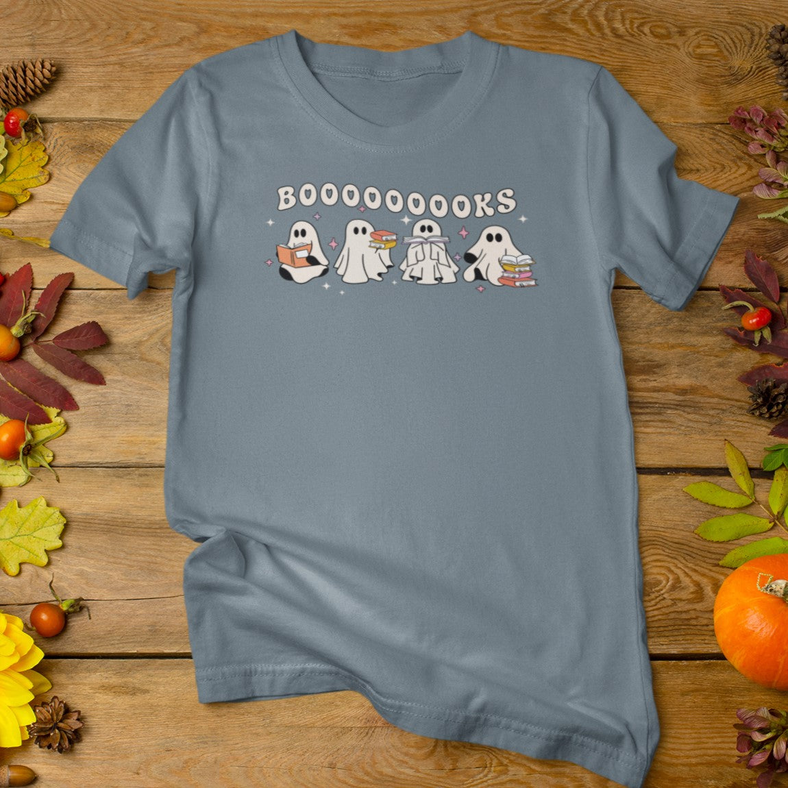 Retro Ghosts Reading Books - Halloween Unisex T-shirt