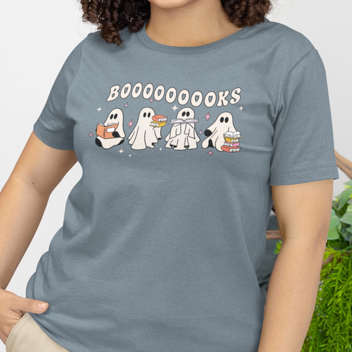 Retro Ghosts Reading Books - Halloween Unisex T-shirt