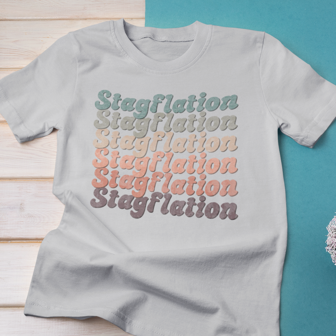 Stagflation on Repeat Modern-Retro - T-shirt