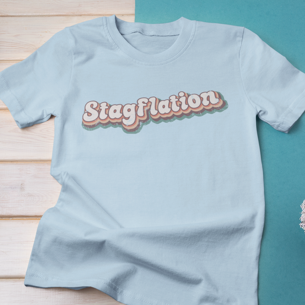 Stagflation Tilted Modern-Retro - T-shirt